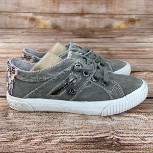 Blowfish Slip On Shoes Youth Size 2 Casual Sneakers - Gray